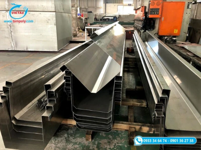 Máng xối inox và gia công cơ khí — Sân bay